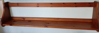 Estantería de madera rústica