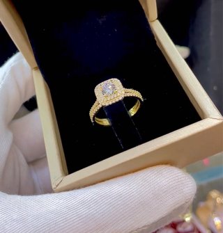 Anillo oro con diamantes talla princesa