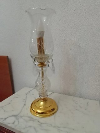 Lámpara de techo dorada y cristal