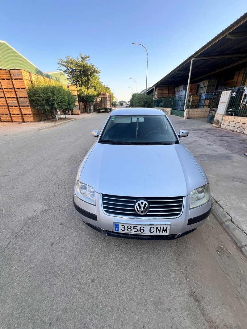 Volkswagen Passat 2003 - foto 1