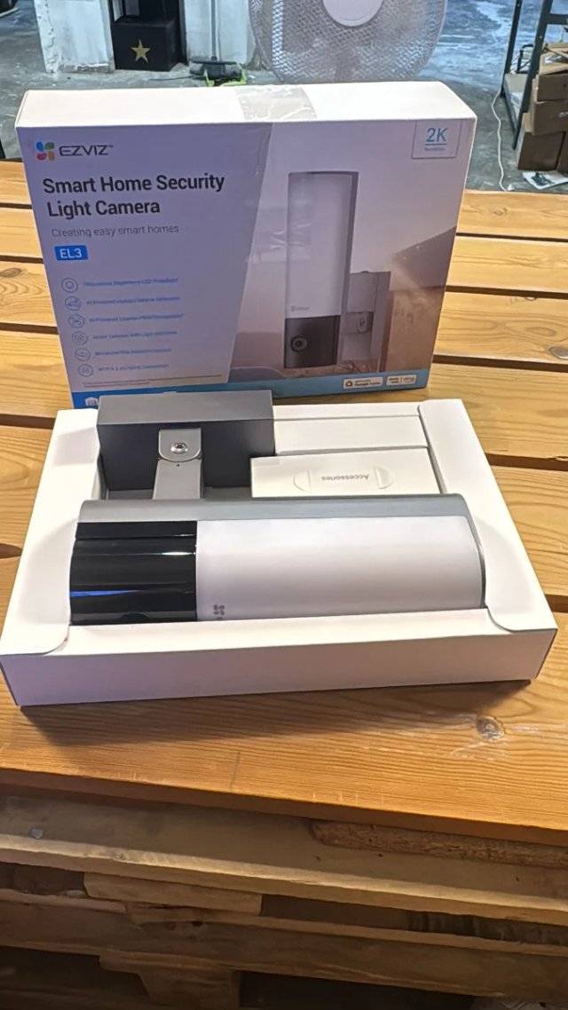 EZVIZ Cámara Seguridad Luz 2K