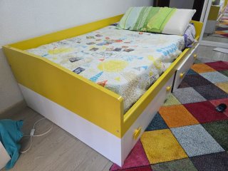 Cama infantil con cajones