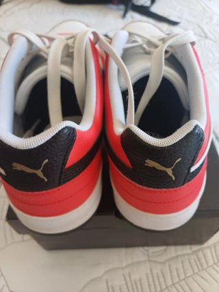 Zapatillas Puma Blancas y Rojas
