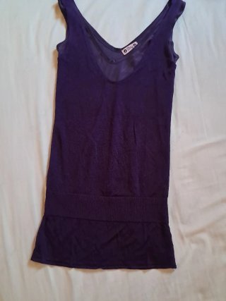 Camiseta morada talla S