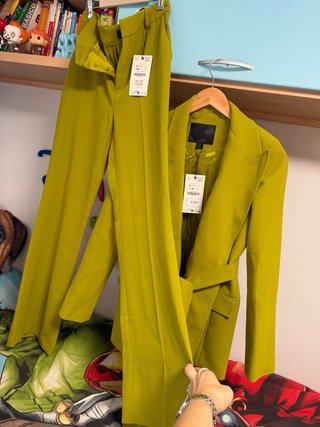 Traje Zara Verde Oliva