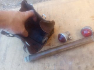 Lote bici antigua: cartera cuero, bomba, luces
