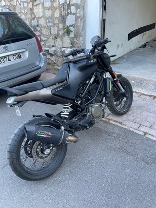 Husqvarna Svartpilen 401 2022 Negra