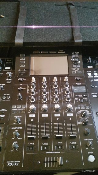 Pioneer XDJ-XZ + Walkase con ruedas y bandeja pc