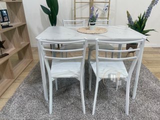 MESA  + 4 SILLAS