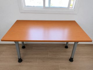 Mesa de estudio/oficina de madera.