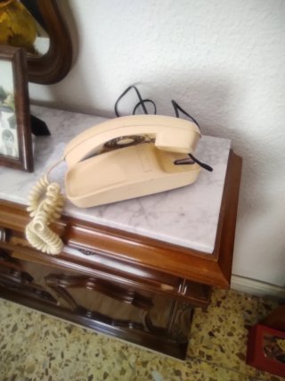 Teléfono antiguo Gondola disco beige