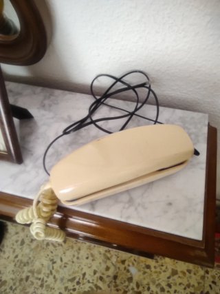 Teléfono antiguo Gondola disco beige