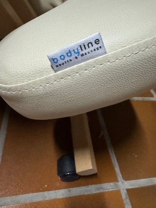 Silla ergonómica rodillas madera y piel