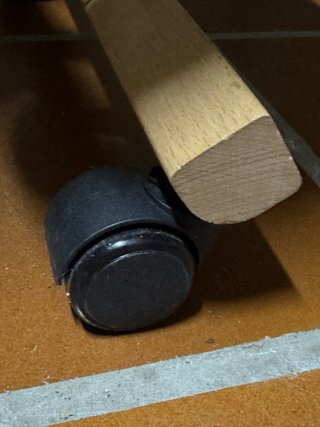 Silla ergonómica rodillas madera y piel