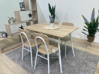 MESA CON 4 SILLAS