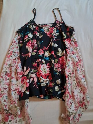 Camiseta floral talla S
