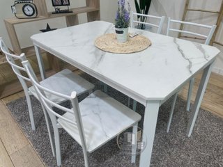 MESA  + 4 SILLAS