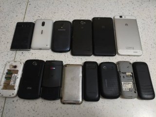 Lotto 13 cellulari + 1 iPod Apple silver