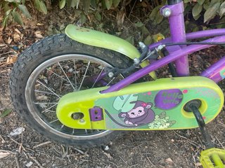 Bicicleta infantil morada y verde