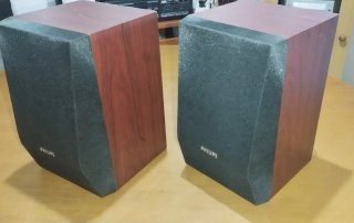 Altavoces Philips Negros y Marrones