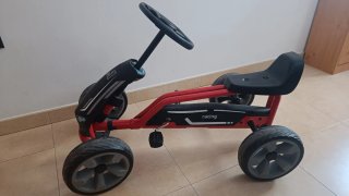 Kart a pedales rojo y negro