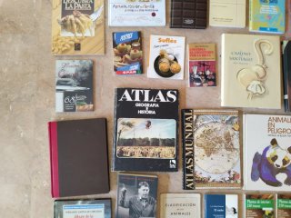 Libros distintas materias distintos precios