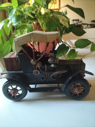Maqueta coche antiguo hojalata 40cm
