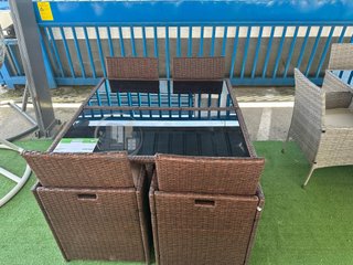 MESA TERRAZA CON SILLA Y PUFS