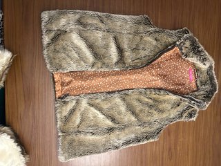 Lote 3 chalecos pelo beige y marrón