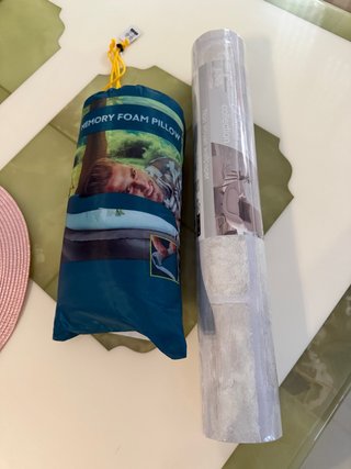Almohada  camping Memory Foam y Papel Pared