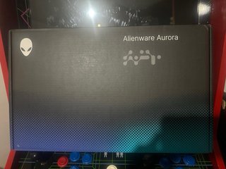 Portatile da gioco Alienware Aurora 16 con tastiera retroilluminata