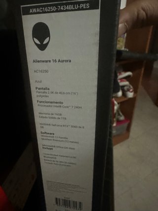 Portatile da gioco Alienware Aurora 16 con tastiera retroilluminata