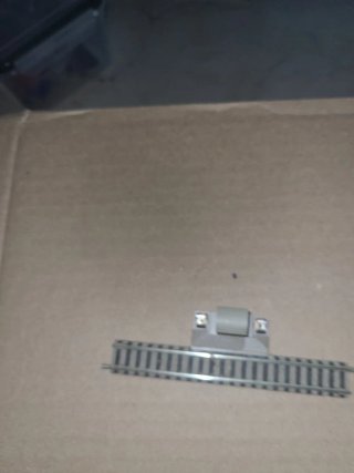 Vía toma de corriente escala N