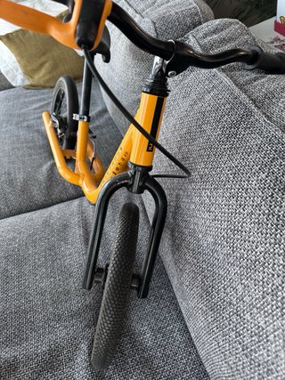 Bicicleta de equilibrio naranja