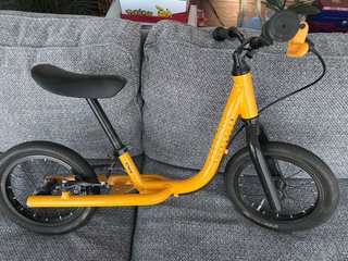 Bicicleta de equilibrio naranja