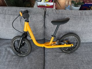 Bicicleta de equilibrio naranja