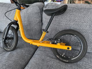 Bicicleta de equilibrio naranja
