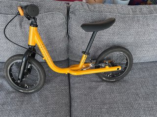 Bicicleta de equilibrio naranja