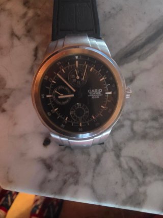 Reloj Casio Edifice Negro y Plateado