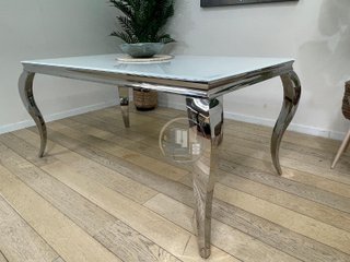 MESA DE COMEDOR DE CRISTAL Y PATAS CROMADAS