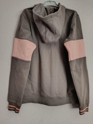Sudadera gris y rosa con capucha
