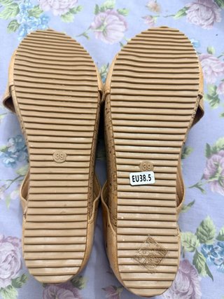 Sandalias cuña mujer beige/marrón