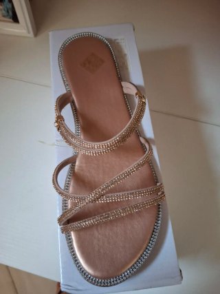 Sandali Shein con strass taglia 40 ma veste 39
