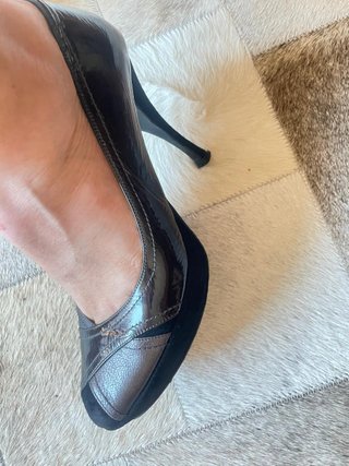 Zapatos de tacón piel gris y negro