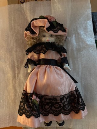 Muñeca de porcelana vintage