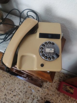 Teléfono antiguo vintage dial giratorio