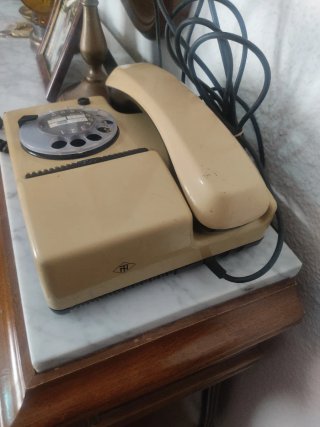 Teléfono antiguo vintage dial giratorio