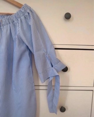 Top/ Camisola hombros descubiertos rayas azules