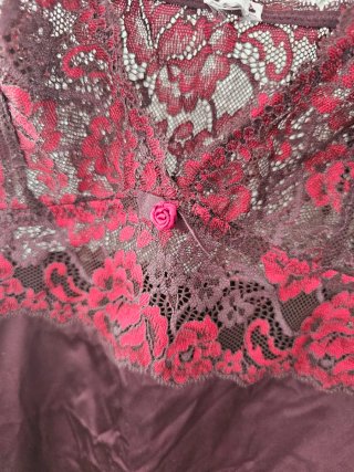 Vestido lencero encaje burdeos y rojo