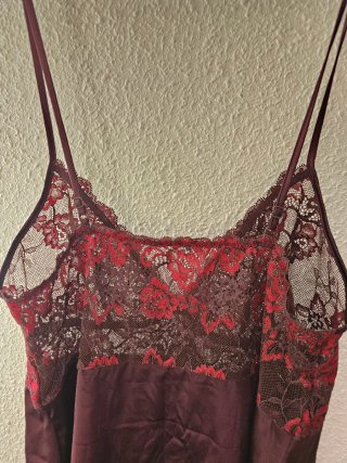 Vestido lencero encaje burdeos y rojo